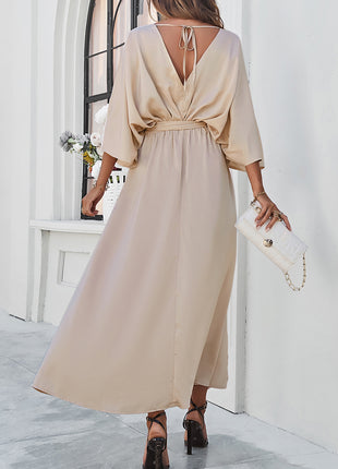 Vestido de manga tres cuartos con cuello en V y abertura anudada