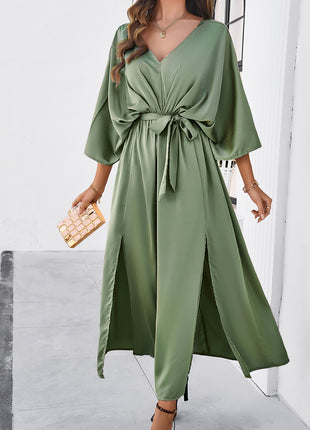 Vestido de manga tres cuartos con cuello en V y abertura anudada