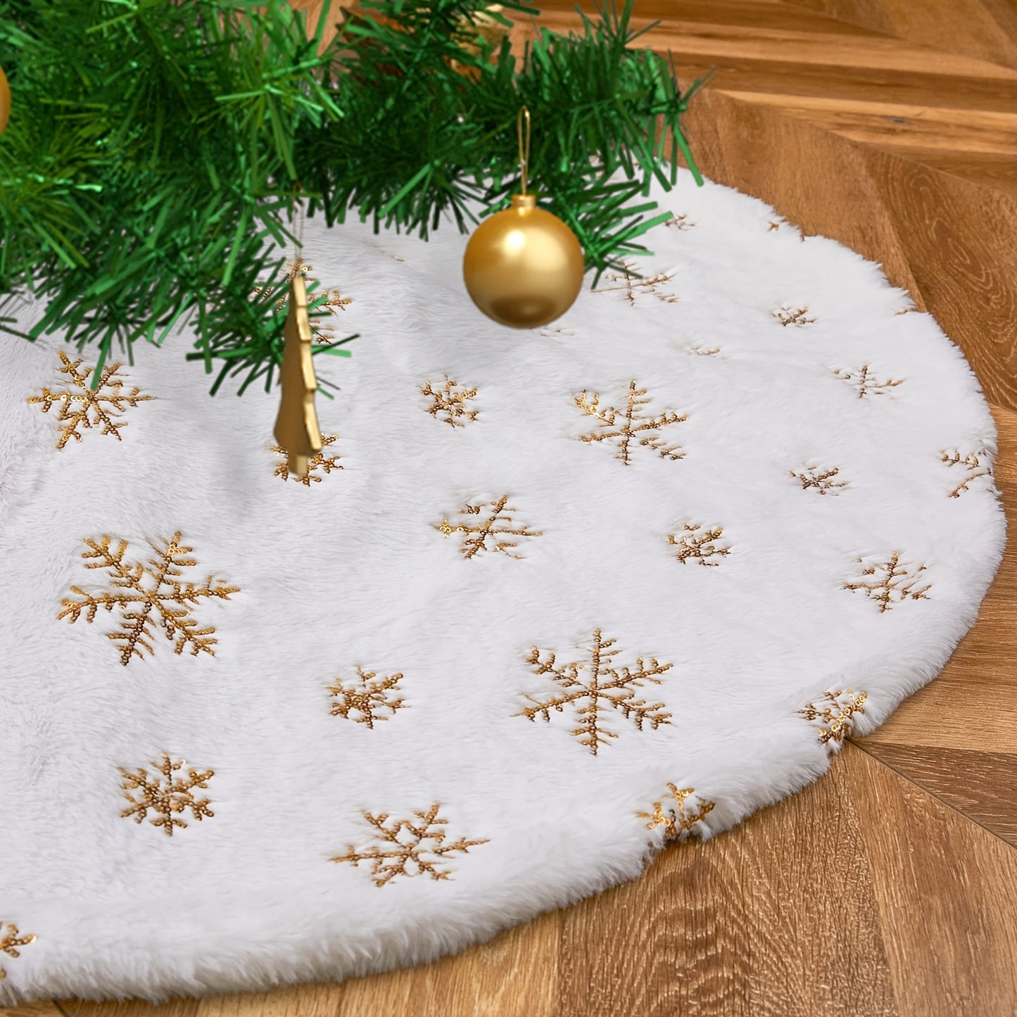 1pc, Luxurious White Faux Fur Plush Christmas Tree Skirt - 30 Inches, Thick Velvet Rugs with Sequin Snowflakes - Holiday Party Decor, Room Decor, Home Decor, Scene Decor, Festive Tree Base Mat