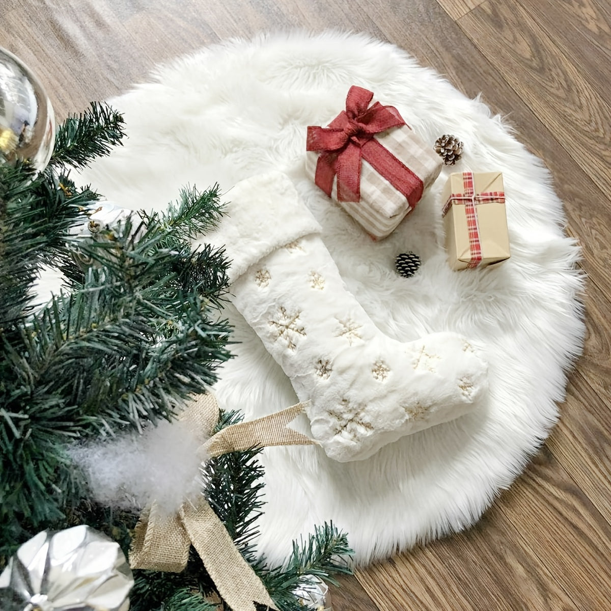 1pc Christmas Tree Skirt, White Plush Faux Fur Classic Xmas Tree Skirts For Christmas Tree Decorations Holiday Party Indoor Outdoor Decoration