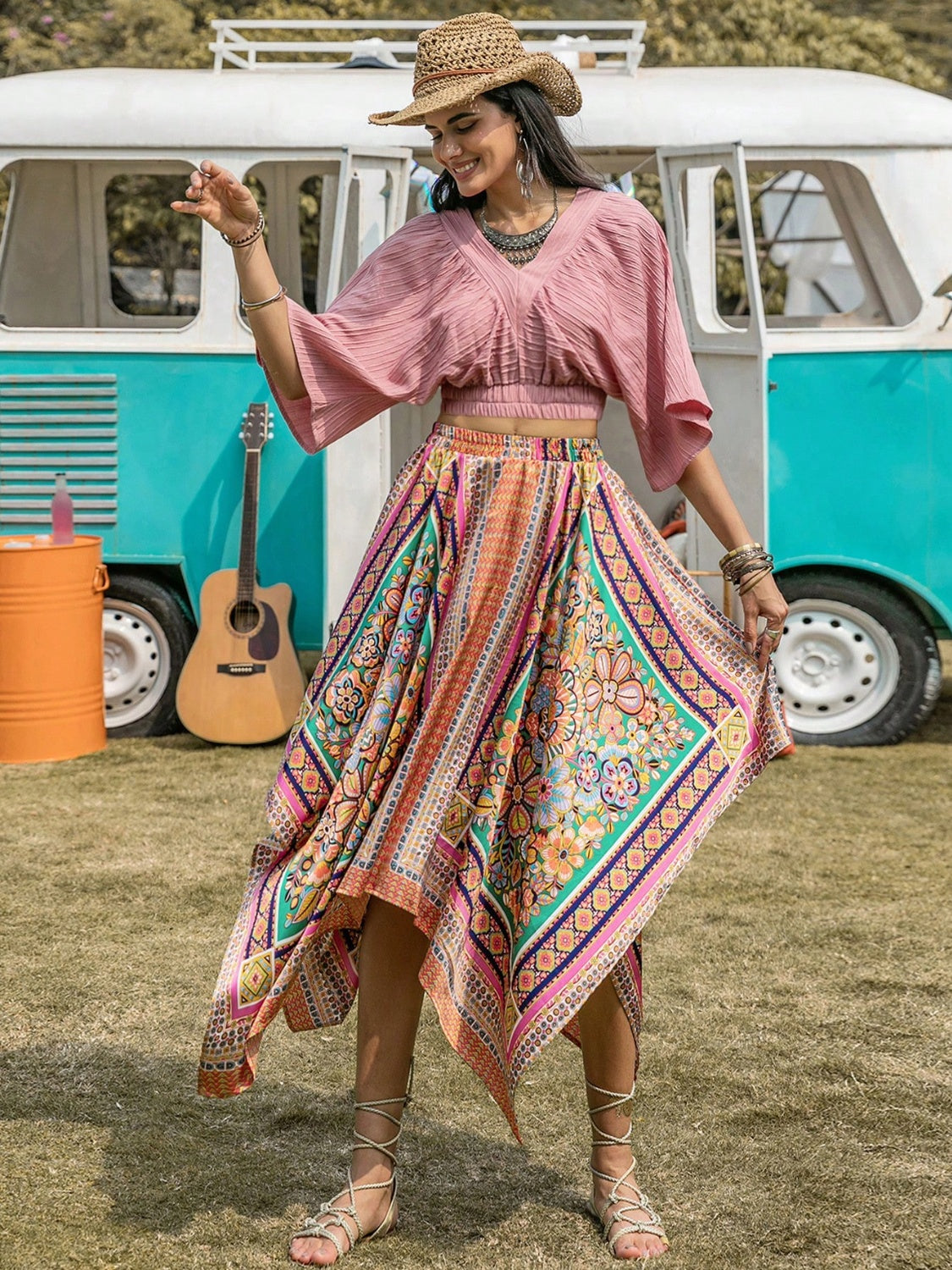 Falda estampada con dobladillo tipo pañuelo y cintura alta