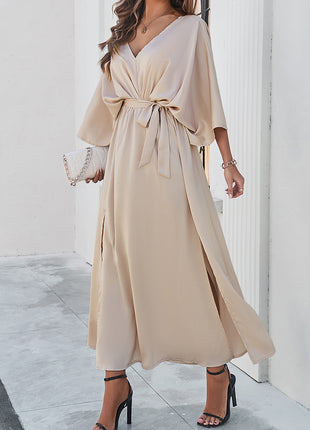 Vestido de manga tres cuartos con cuello en V y abertura anudada