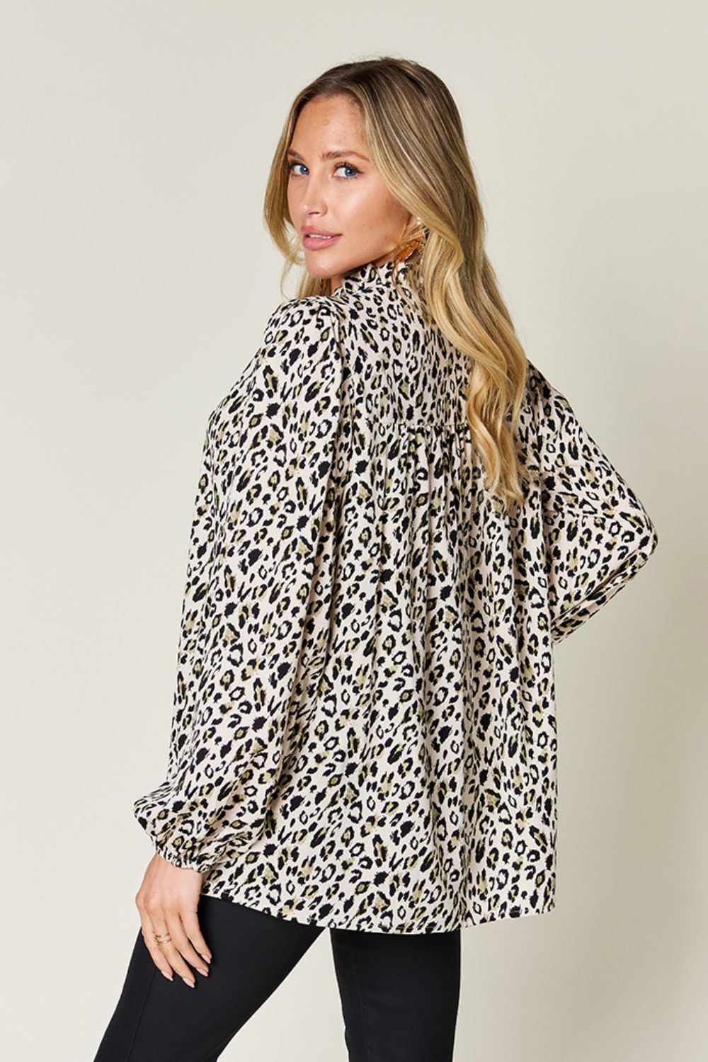 Blusa de manga larga con estampado de leopardo de tamaño completo de Double Take