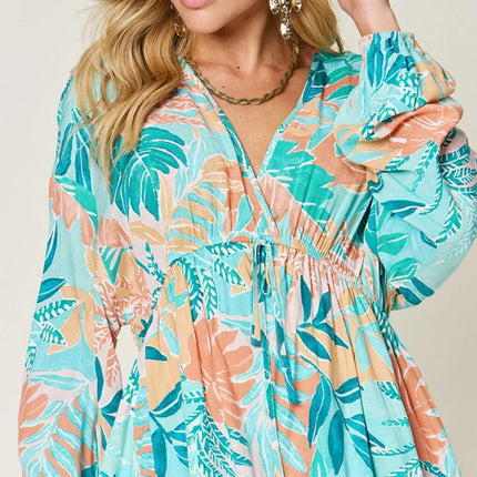 Vestido con cordón y cuello en V estampado de tamaño completo de Double Take