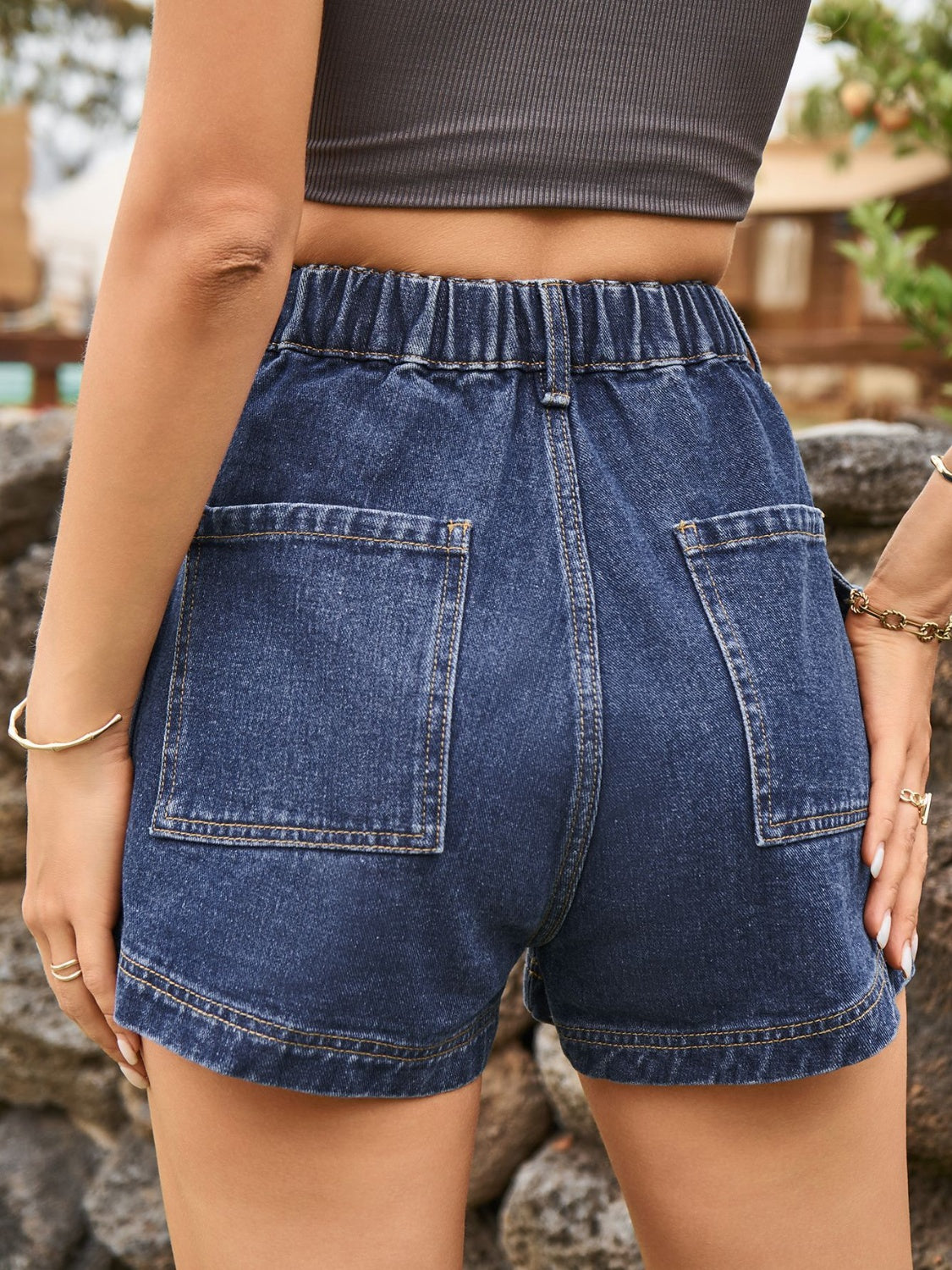 Shorts vaqueros de cintura alta con bolsillos