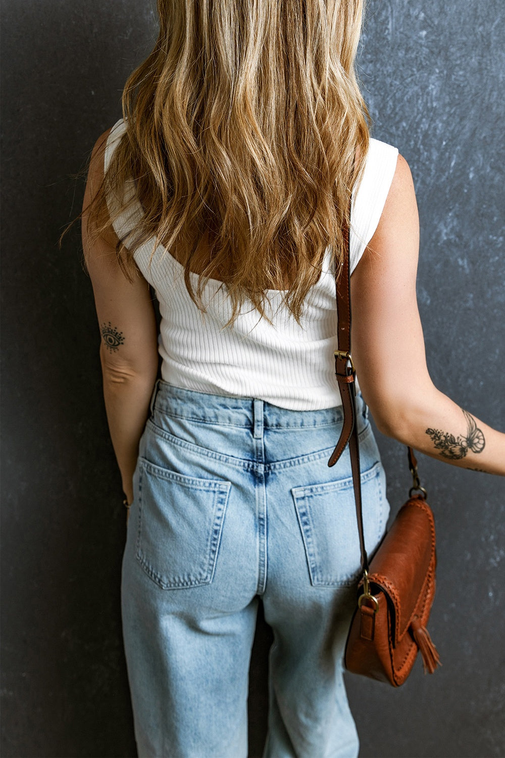 Camiseta sin mangas con tirantes anchos y escote en forma de corazón