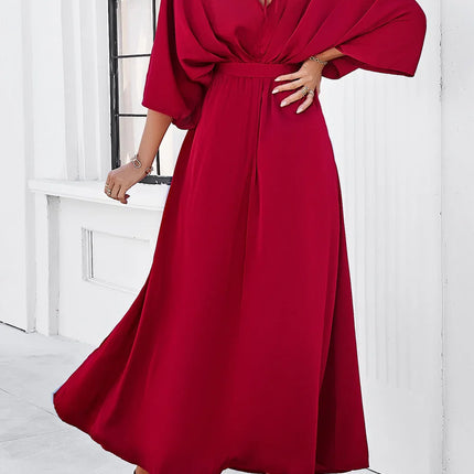 Vestido de manga tres cuartos con cuello en V y abertura anudada