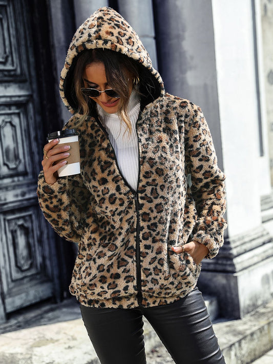 Chaqueta con capucha y cremallera de leopardo