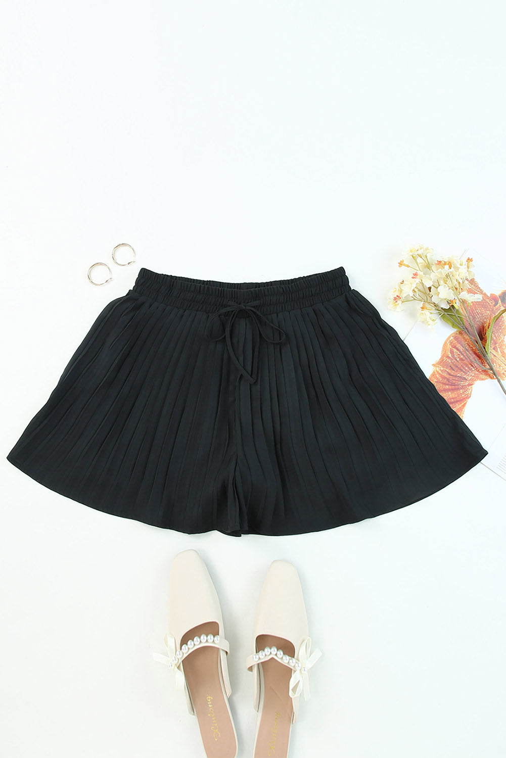 Black Drawstring Waist Flowy Pleated Shorts