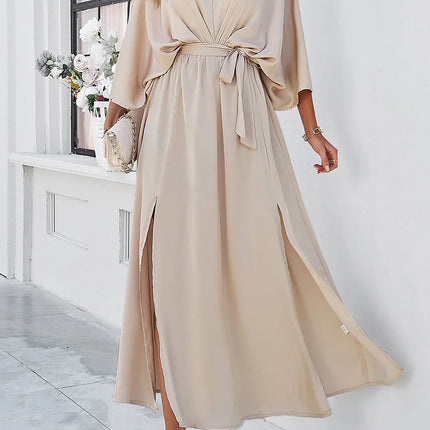 Vestido de manga tres cuartos con cuello en V y abertura anudada