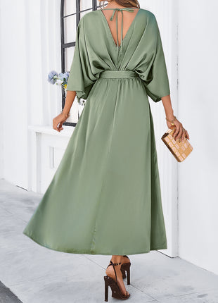 Vestido de manga tres cuartos con cuello en V y abertura anudada