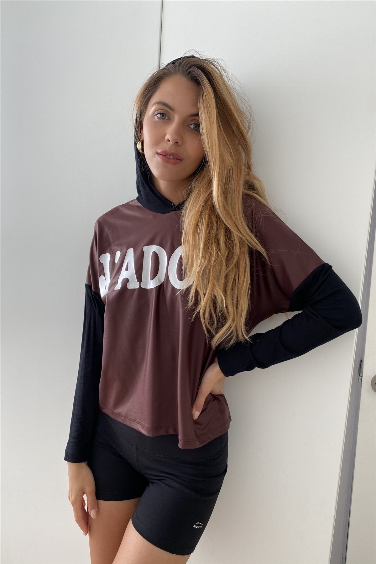 Sudadera con capucha y gráfico plateado "j'adore" burdeos y negro