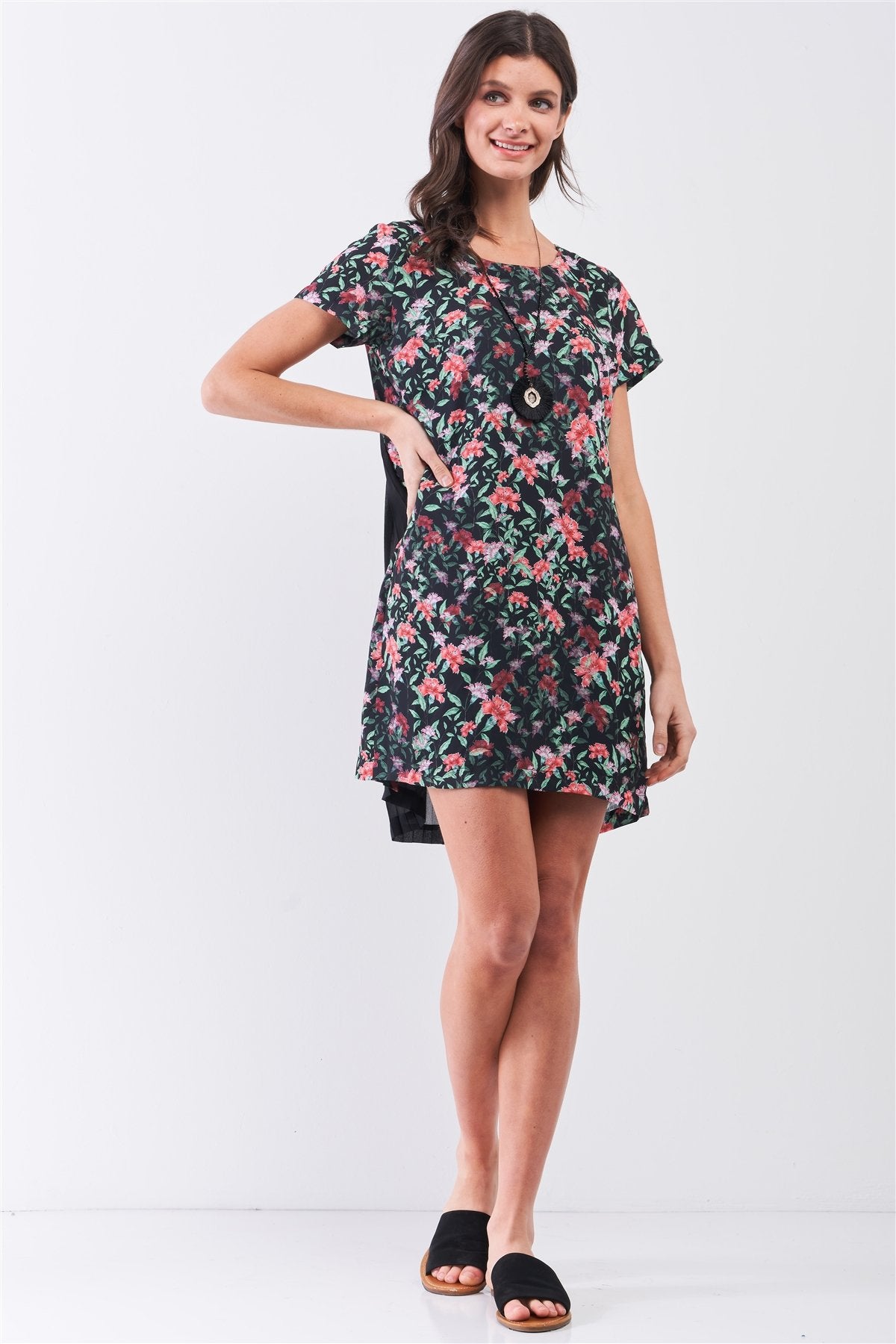 Minivestido relajado con detalle de espalda plisada y estampado floral multicolor negro