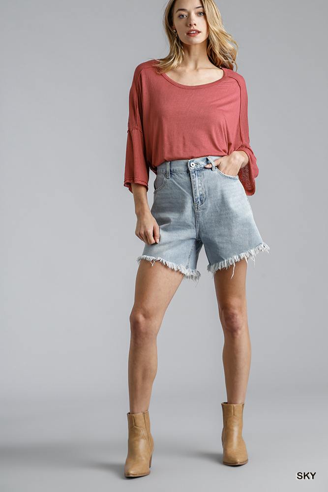 Shorts vaqueros de talle alto con dobladillo sin rematar