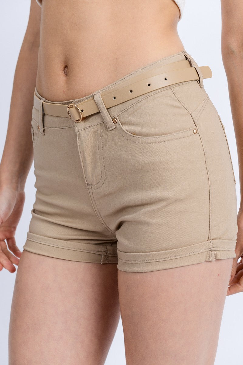 Shorts de talle alto con cinco bolsillos y dobladillo enrollado