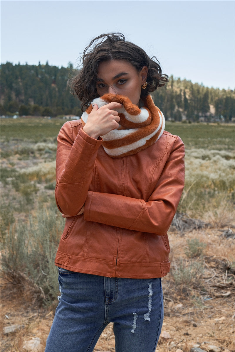 Chaqueta motera de manga larga de cuero vegano color óxido