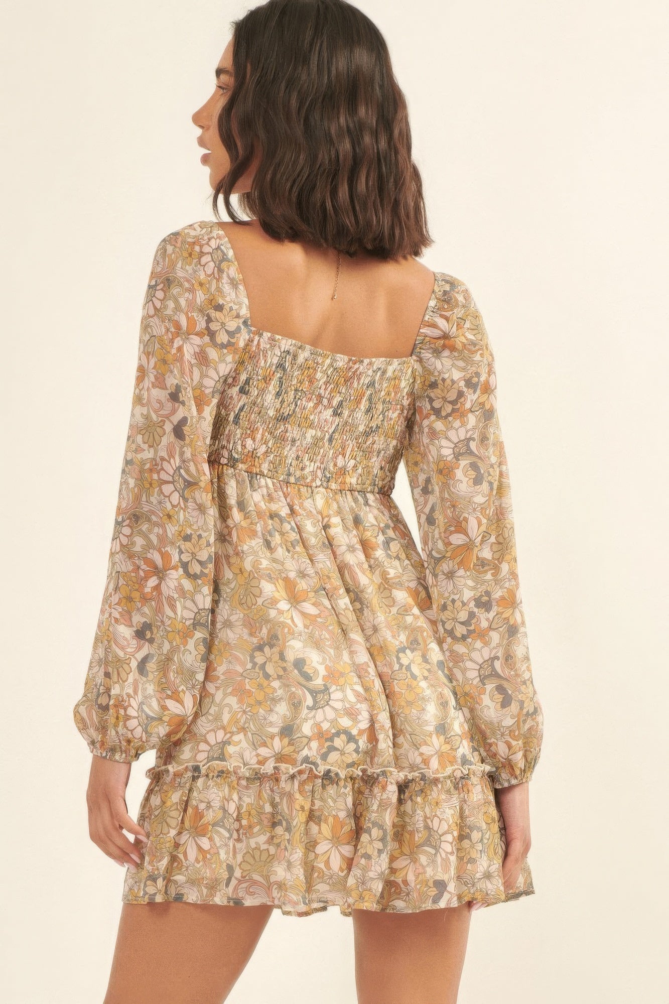 Un minivestido tejido con estampado floral