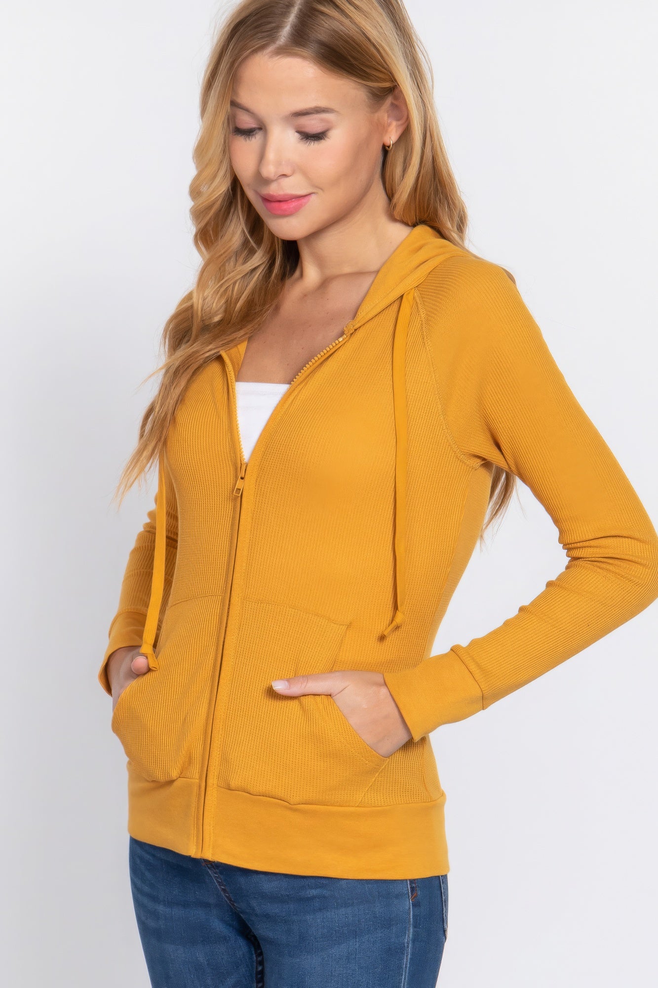 Chaqueta térmica con capucha