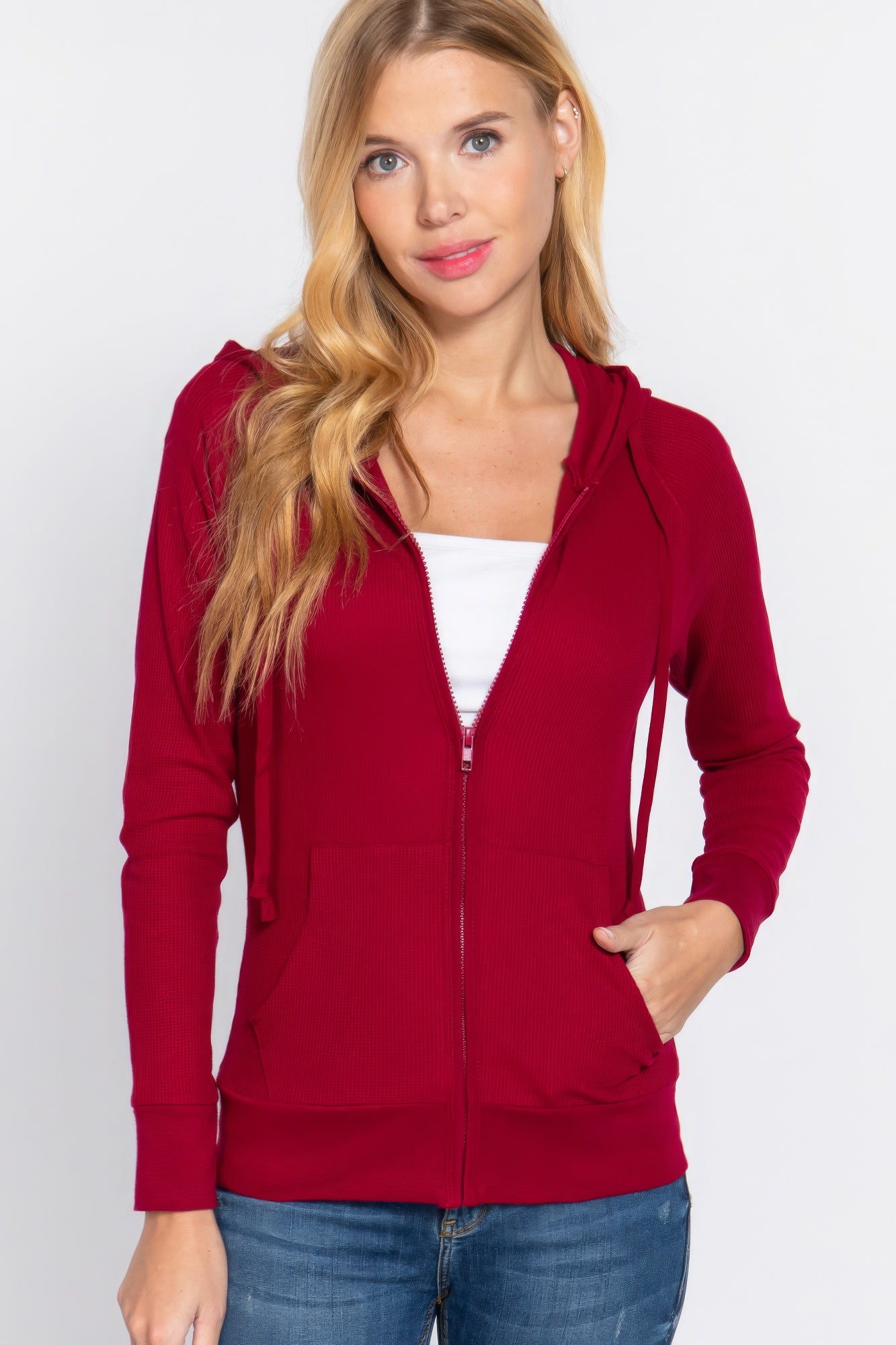 Chaqueta térmica con capucha