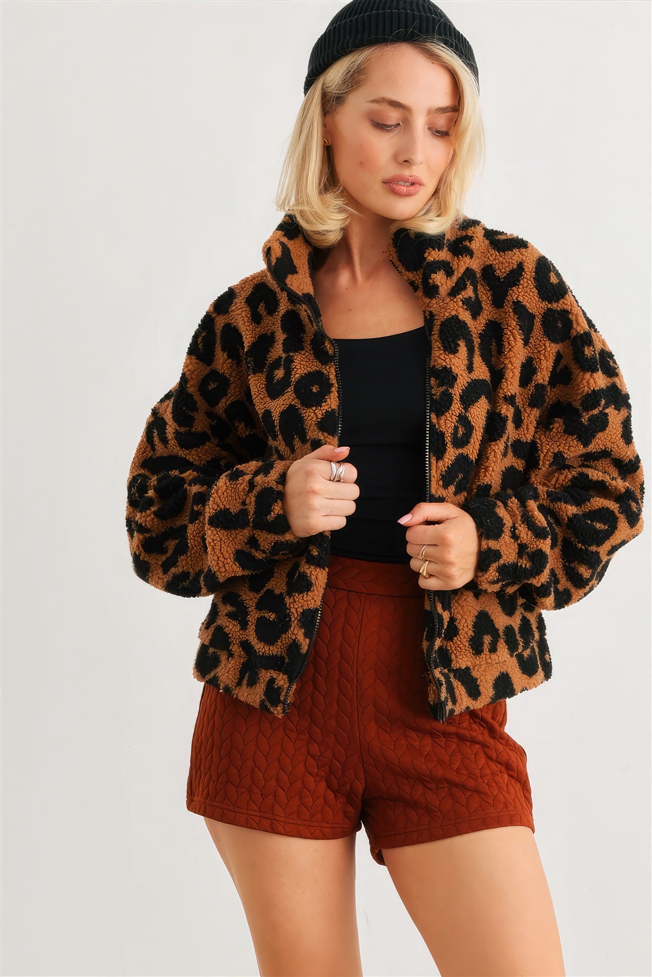 Chaqueta teddy de leopardo con cremallera y dos bolsillos