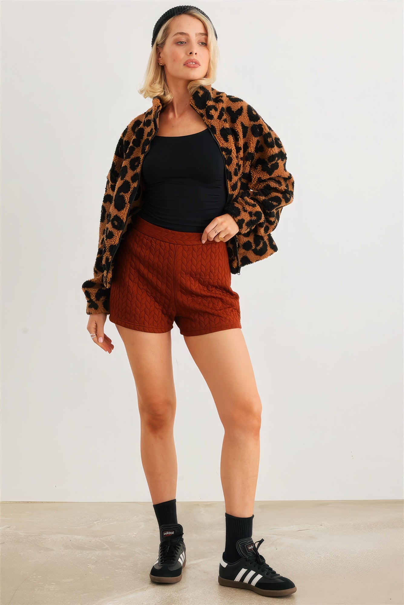 Chaqueta teddy de leopardo con cremallera y dos bolsillos