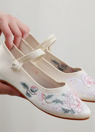 Chinese Embroidery Women Shoes Elegant