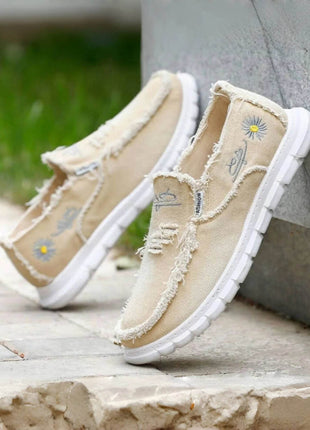 Women's shoes Daisy embroidery, casual sneaker - MimiStylez