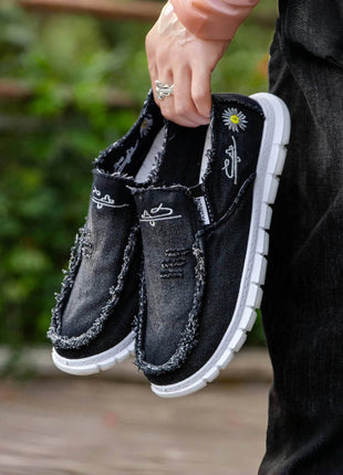 Women's shoes Daisy embroidery, casual sneaker - MimiStylez