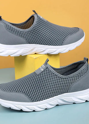 Lightweight Men Casual Shoes Breathable Slip on Male Casual Sneakers Anti-slip Men's Flats Outdoor Walking Shoes Size ds