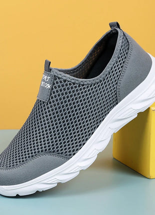 Lightweight Men Casual Shoes Breathable Slip on Male Casual Sneakers Anti-slip Men's Flats Outdoor Walking Shoes Size ds