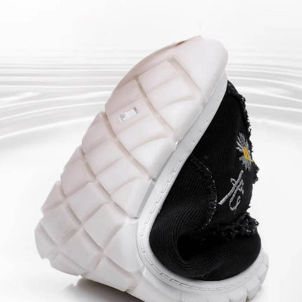 Women's shoes Daisy embroidery, casual sneaker - MimiStylez