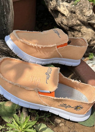 Women's shoes Daisy embroidery, casual sneaker - MimiStylez