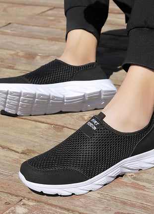 Lightweight Men Casual Shoes Breathable Slip on Male Casual Sneakers Anti-slip Men's Flats Outdoor Walking Shoes Size ds