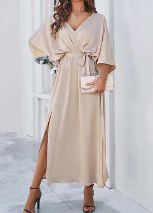 Vestido de manga tres cuartos con cuello en V y abertura anudada