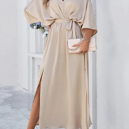 Vestido de manga tres cuartos con cuello en V y abertura anudada