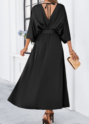 Vestido de manga tres cuartos con cuello en V y abertura anudada