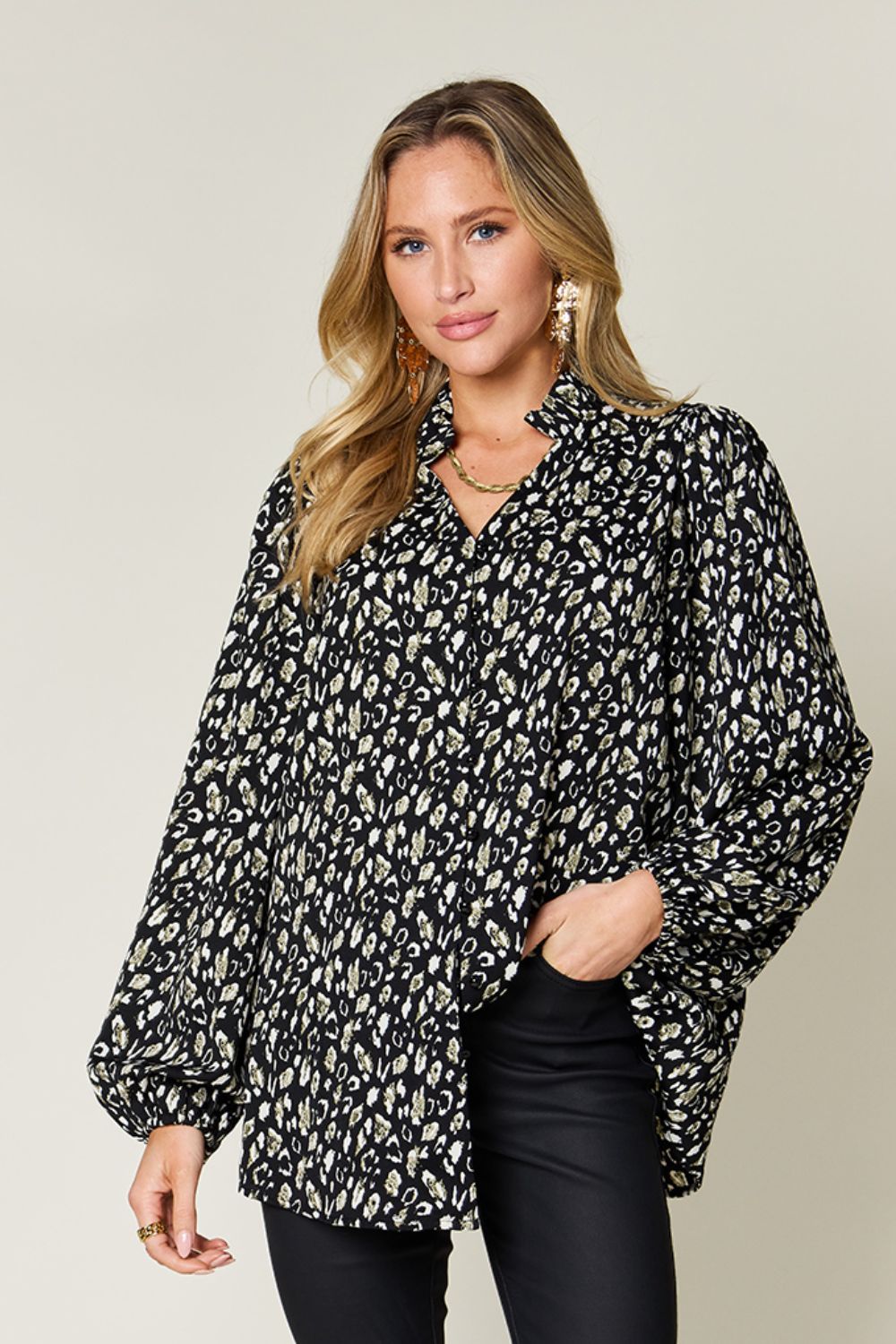 Blusa de manga larga con estampado de leopardo de tamaño completo de Double Take