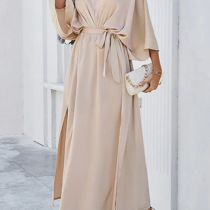 Vestido de manga tres cuartos con cuello en V y abertura anudada