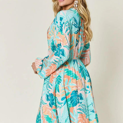 Vestido con cordón y cuello en V estampado de tamaño completo de Double Take