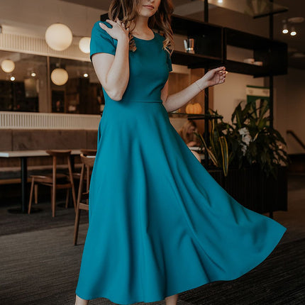 Elegant Long Dress with Flared Bottom & Easy Zipper Closure - MimiStylez