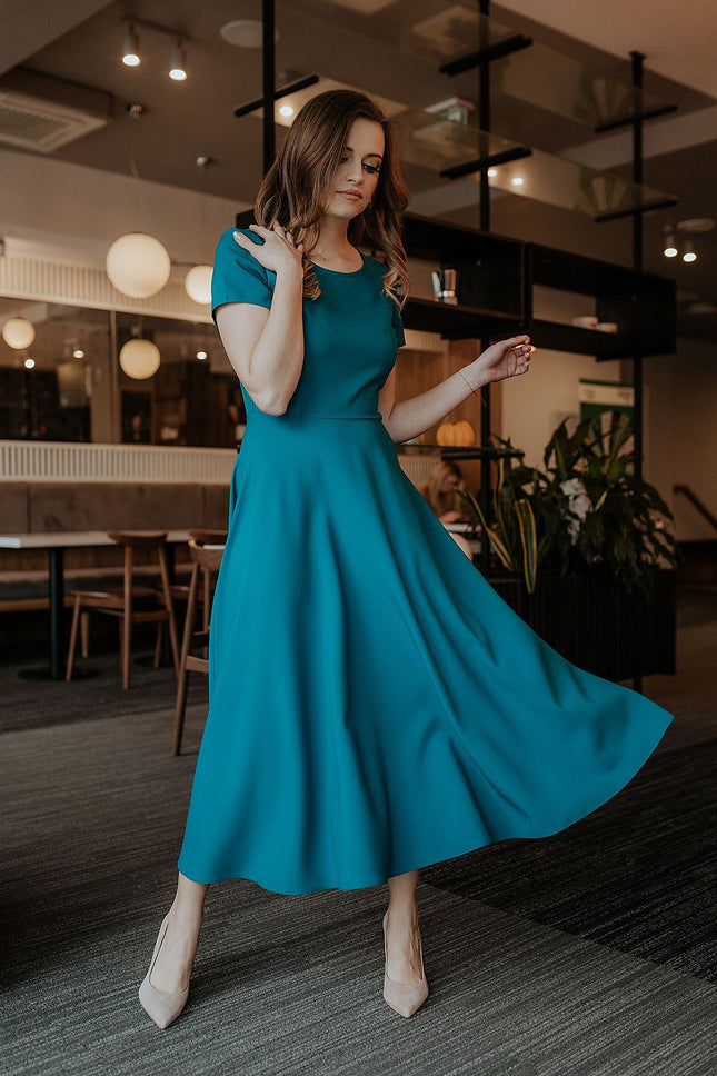 Elegant Long Dress with Flared Bottom & Easy Zipper Closure - MimiStylez
