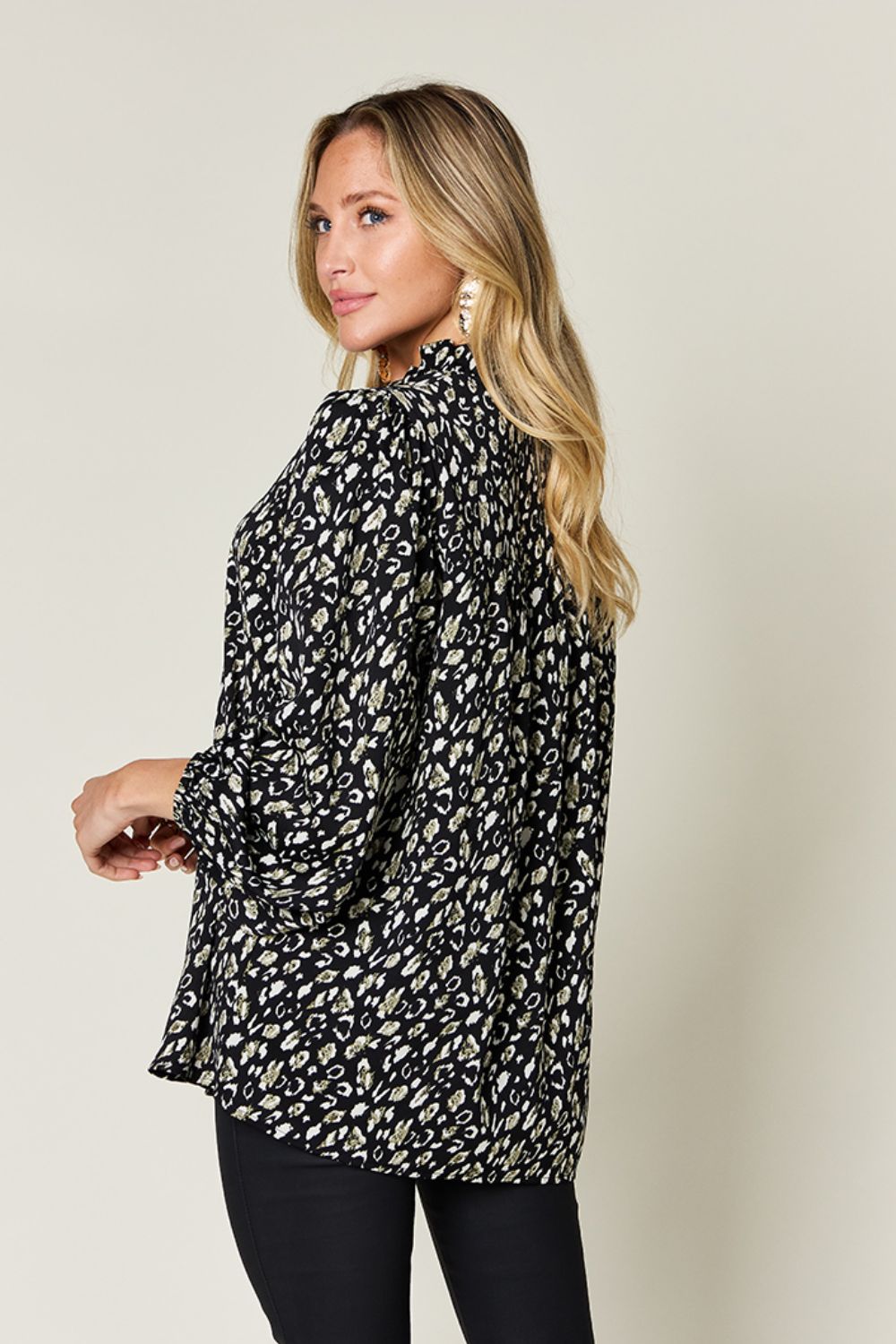 Blusa de manga larga con estampado de leopardo de tamaño completo de Double Take